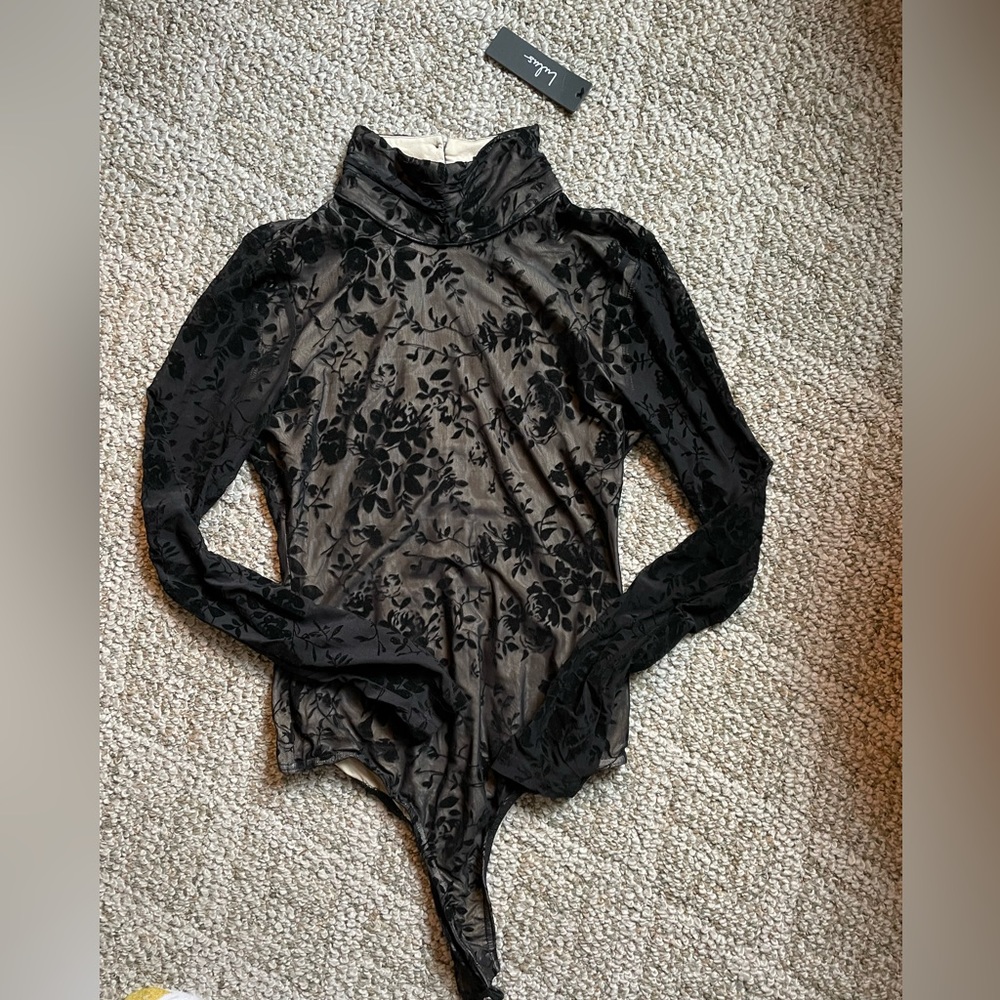Brand new with tags women’s Lulu’s sheer-sleeved bodysuit. Size medium